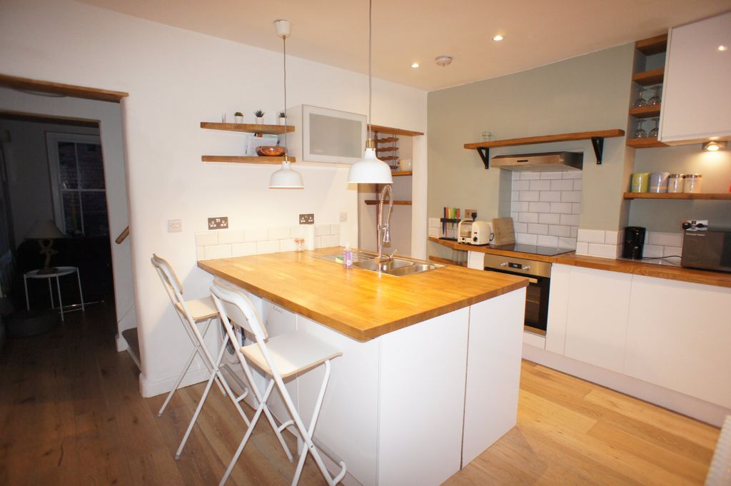 Property photo 2 of 14 Kitchen