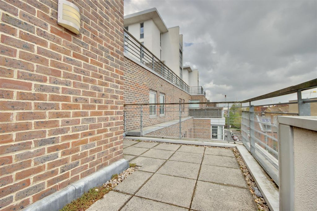 Property photo 2 of 8 Fb8E032A-A2Ab-48B6-A89B-39B761Ba5F1D_1_201_A.Jpeg