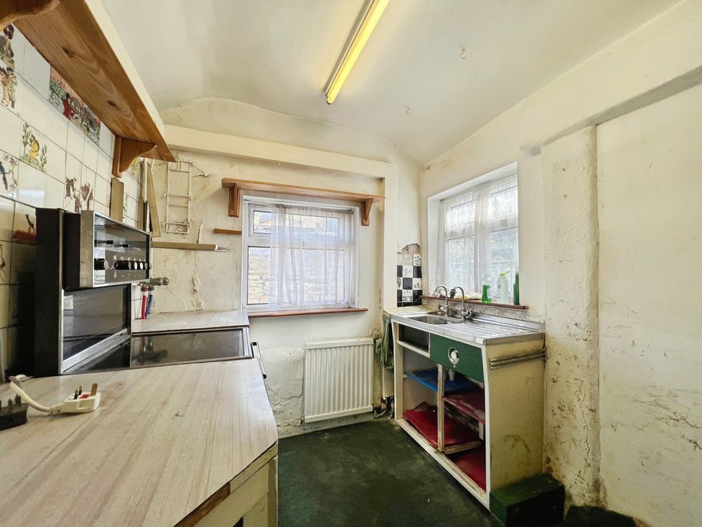 Property photo 3 of 12 Kitchen