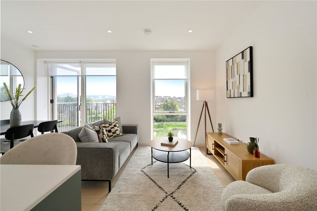 Property photo 1 of 9 Living Space