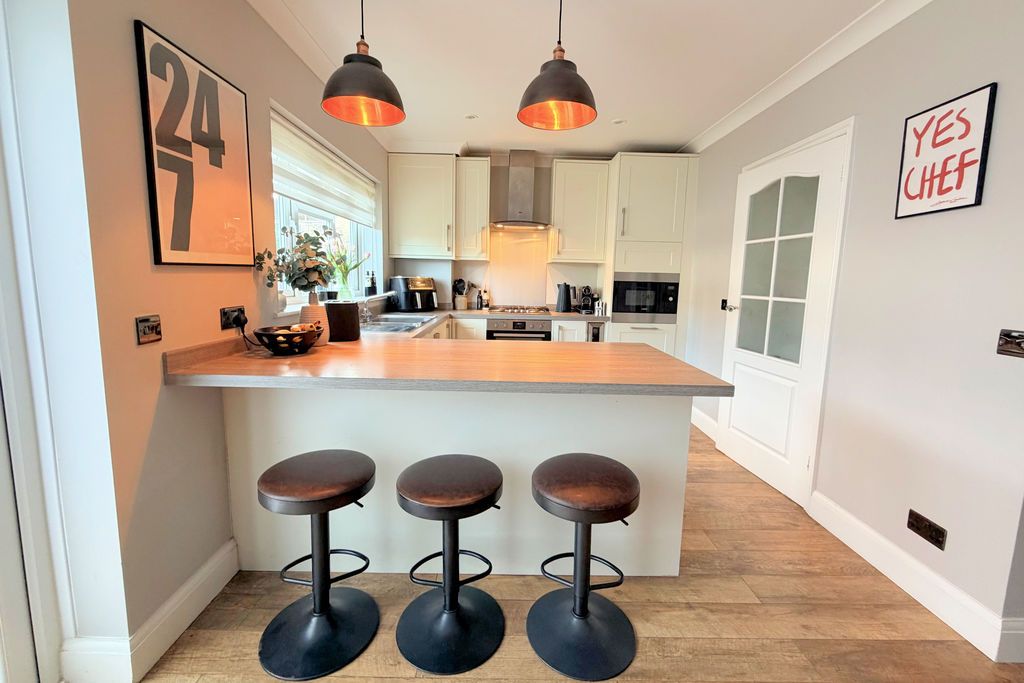 Property photo 2 of 20 Kitchen