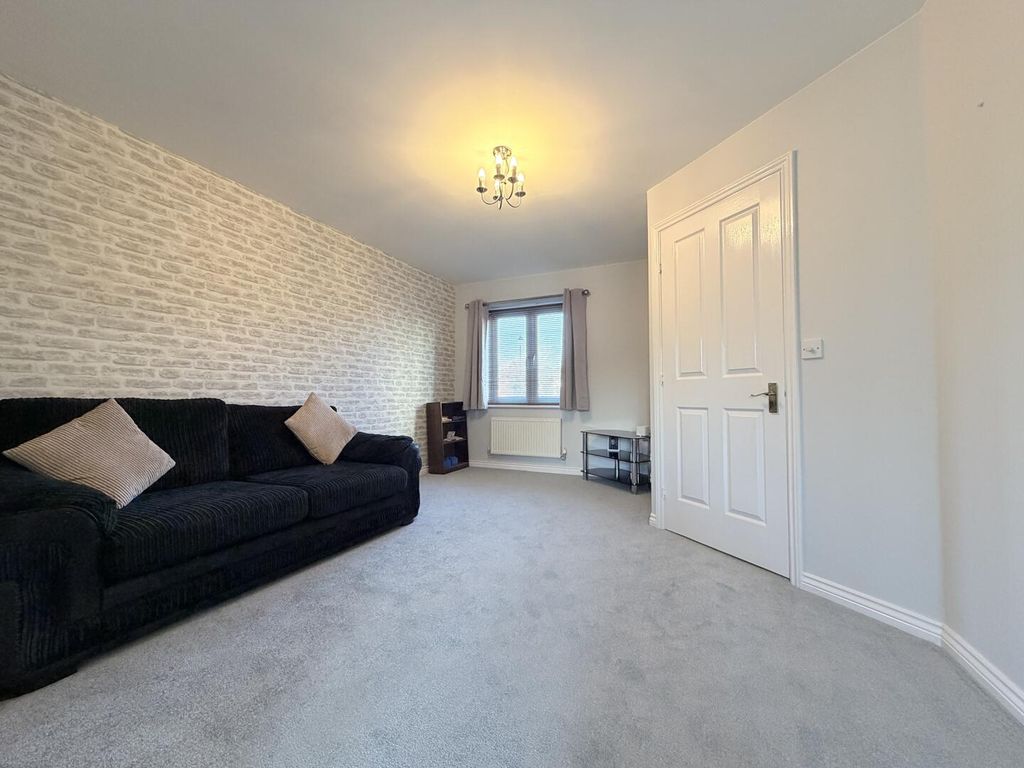 Property photo 3 of 10 Living Room