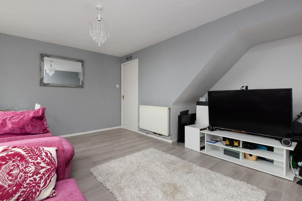 Property photo 3 of 8 413556