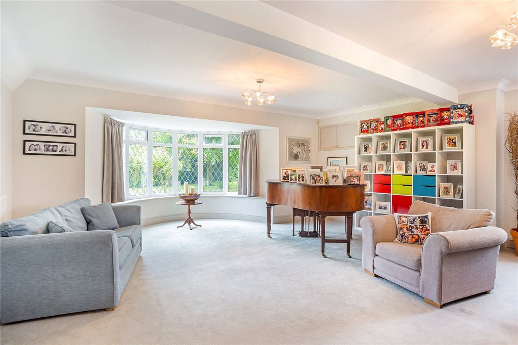 Property photo 3 of 24 Sitting Room