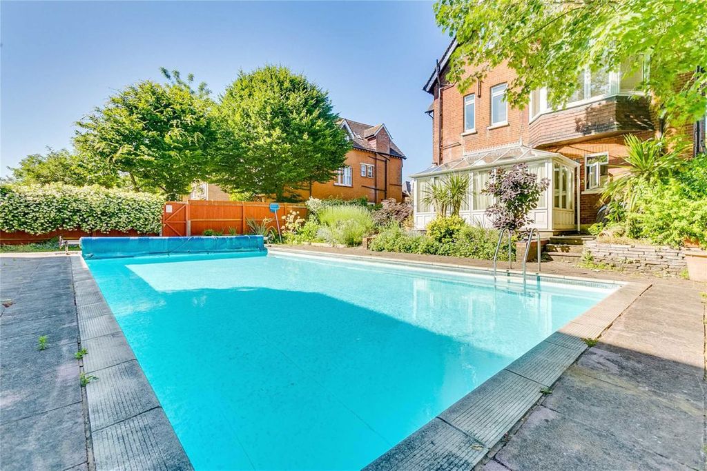 Property photo 2 of 11