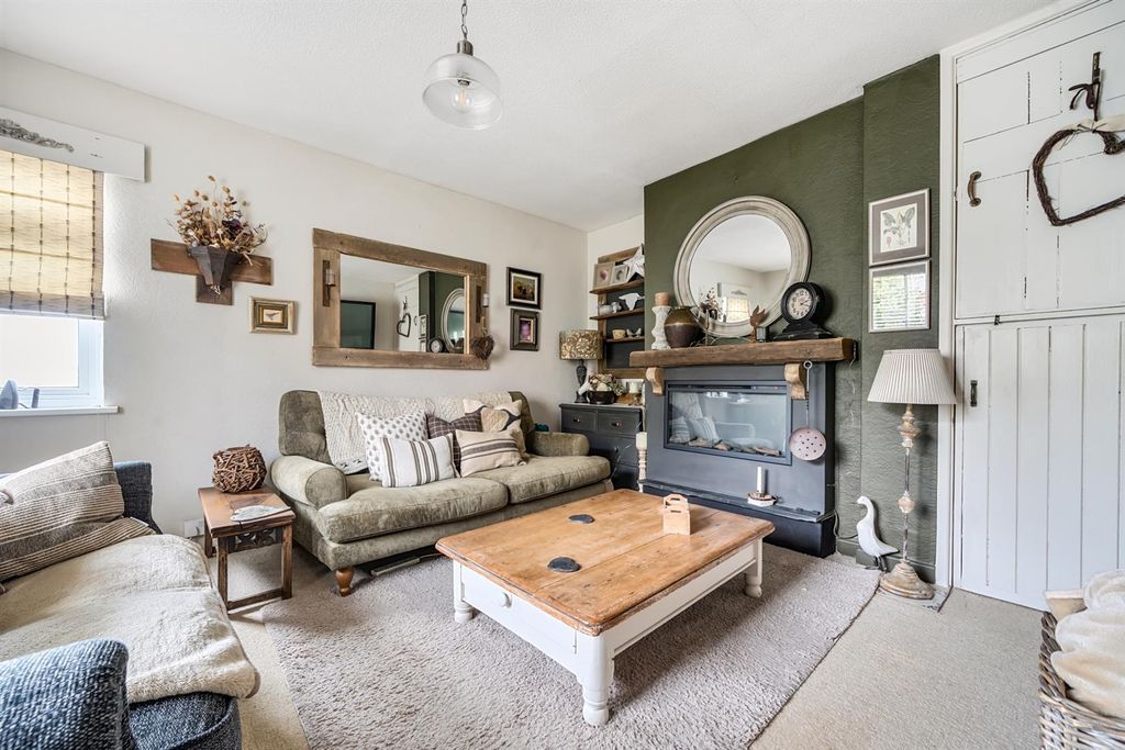 Property photo 2 of 21 Lounge (2).Jpg