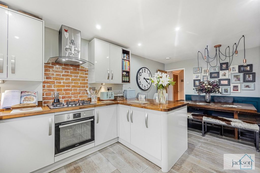 Property photo 2 of 24 Kitchen Diner