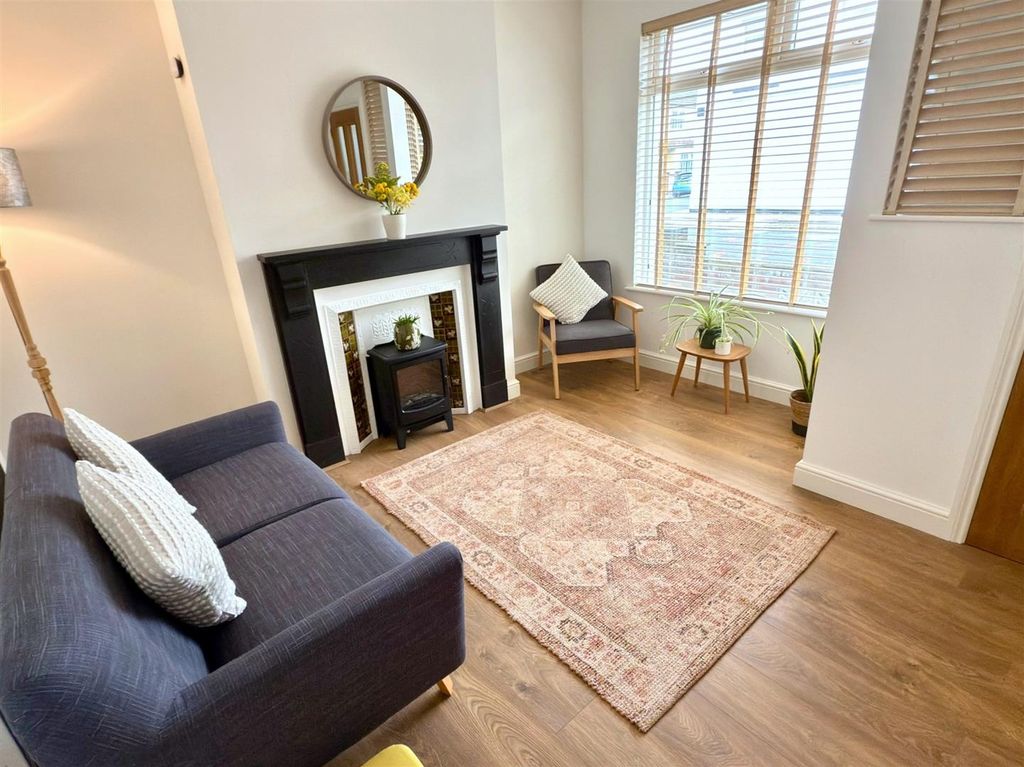 Property photo 2 of 15 Lounge.Jpg