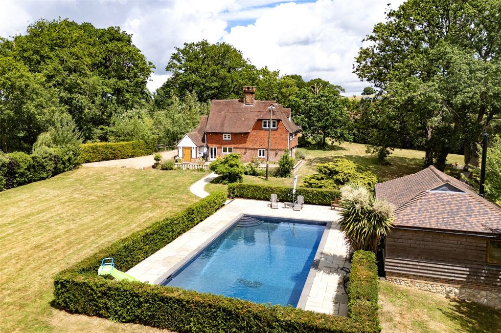 Property photo 1 of 31 Ludwells Farmhouse