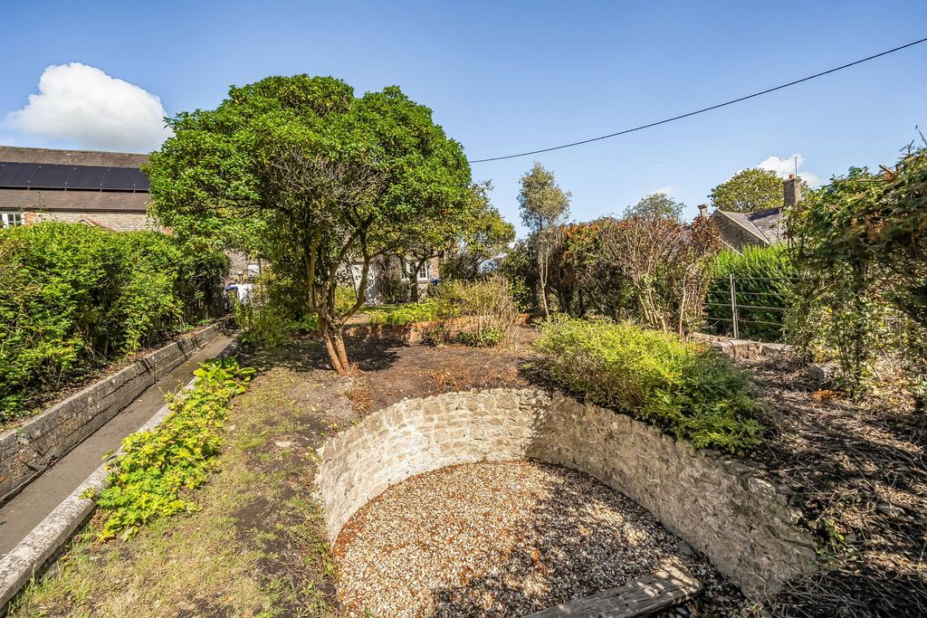 Property photo 2 of 22