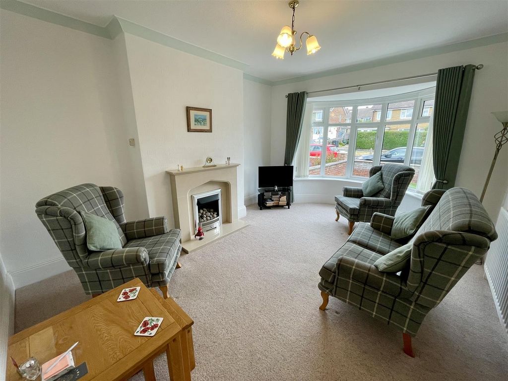 Property photo 2 of 10 Lounge