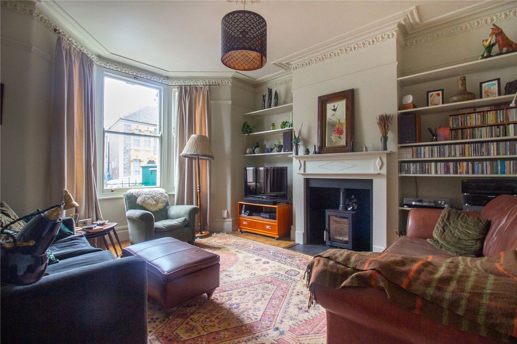 Property photo 2 of 23 Picture No. 12