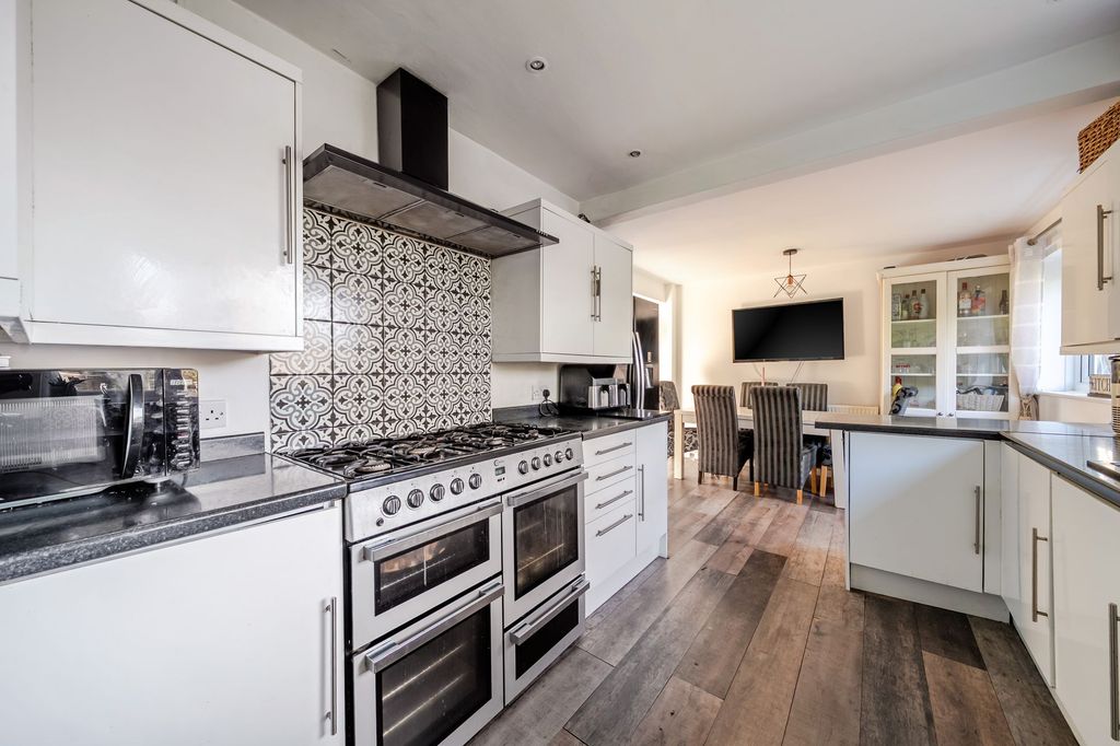 Property photo 3 of 15 Kitchen/ Dining Room