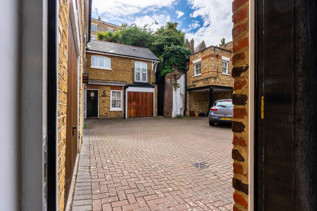 Property photo 3 of 12