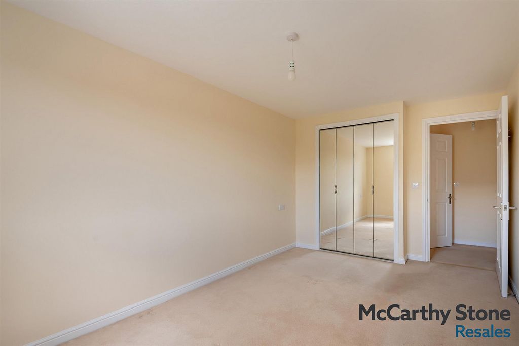 Additional image 6 of 2 bed flat for saleBenedict Court, Western Avenue, Newbury, Berkshire RG14
