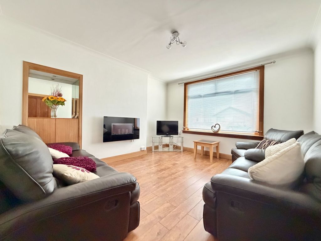 Property photo 3 of 28