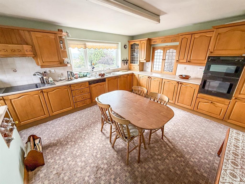 Property photo 2 of 23 Kitchen/ Breakfast Room