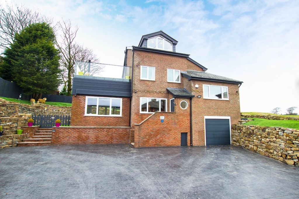 Property photo 2 of 43