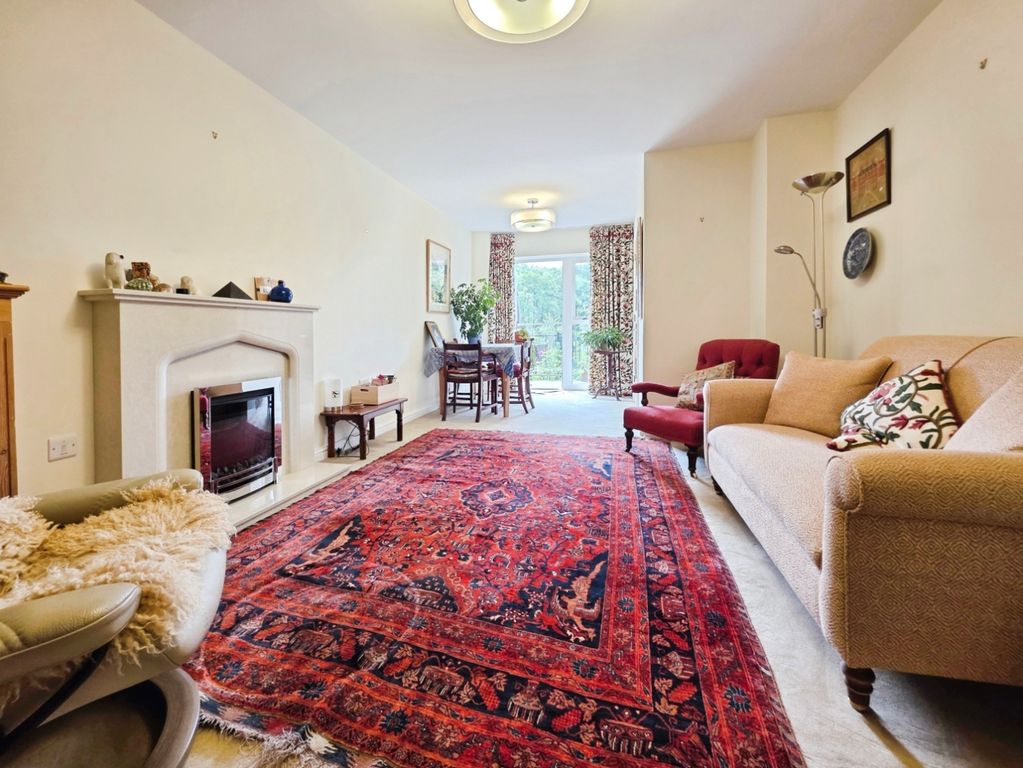 Property photo 2 of 16 Living/Dining Room