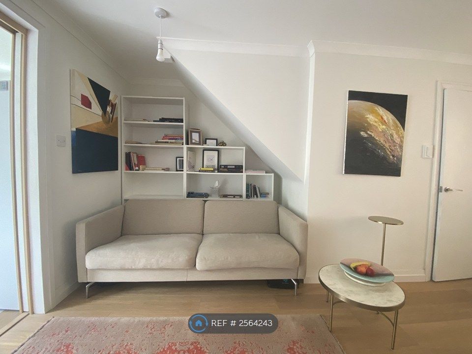 Property photo 2 of 32