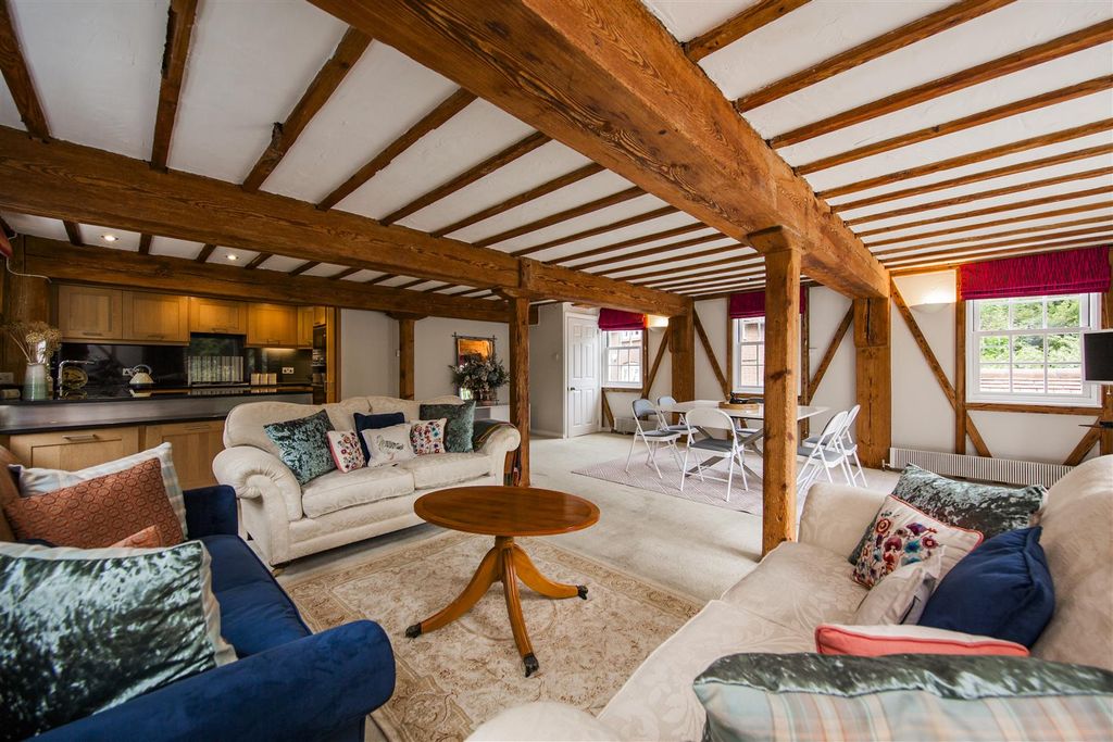 Property photo 2 of 43 Open Plan Living
