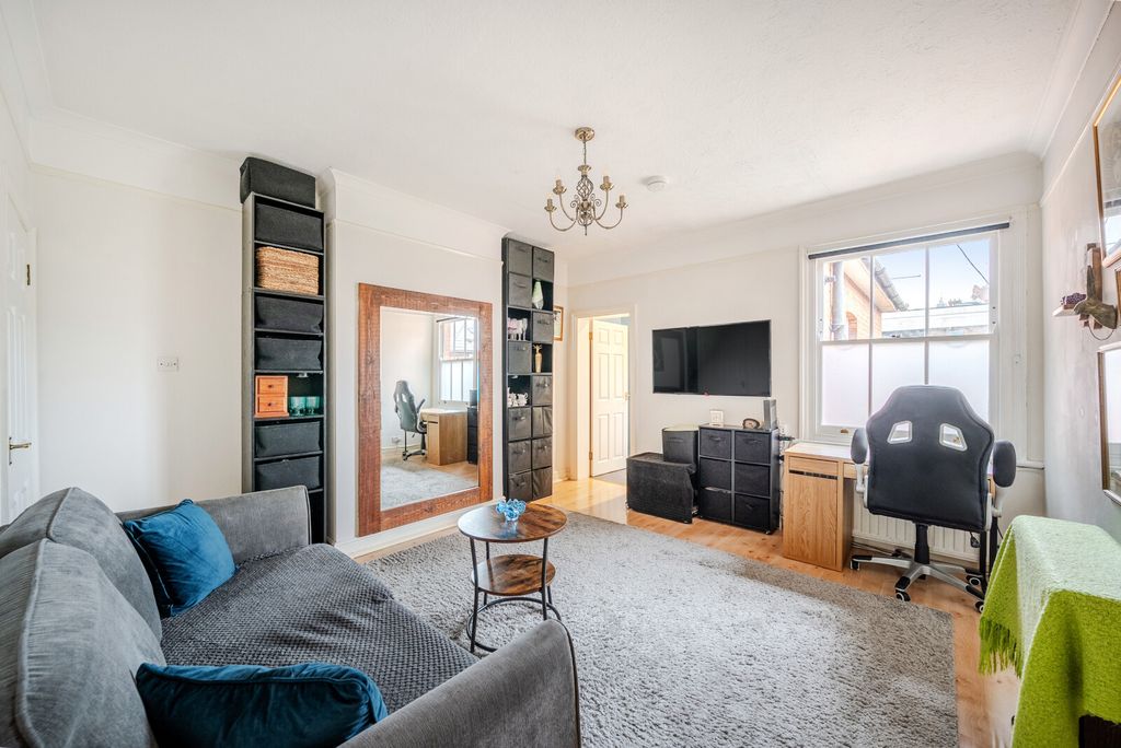 Property photo 2 of 11 1400239-8-6972138...