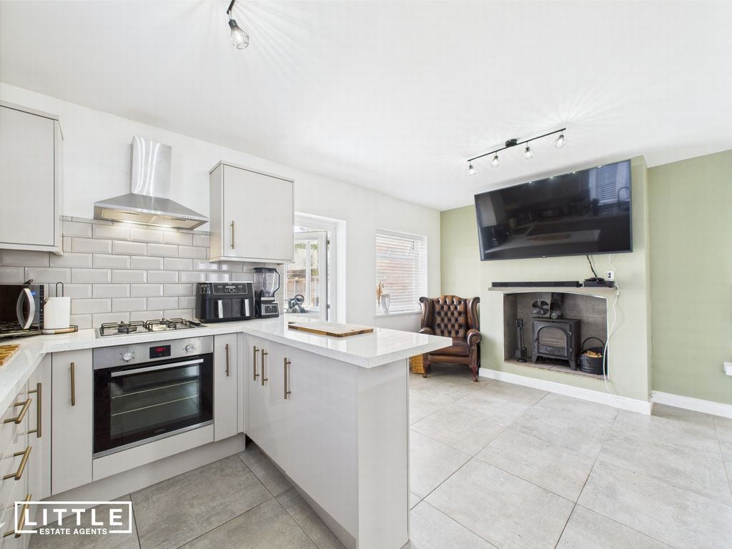 Property photo 3 of 24 Photo 13