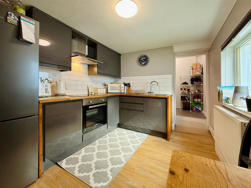 Property photo 3 of 21 Kitchen.Jpg