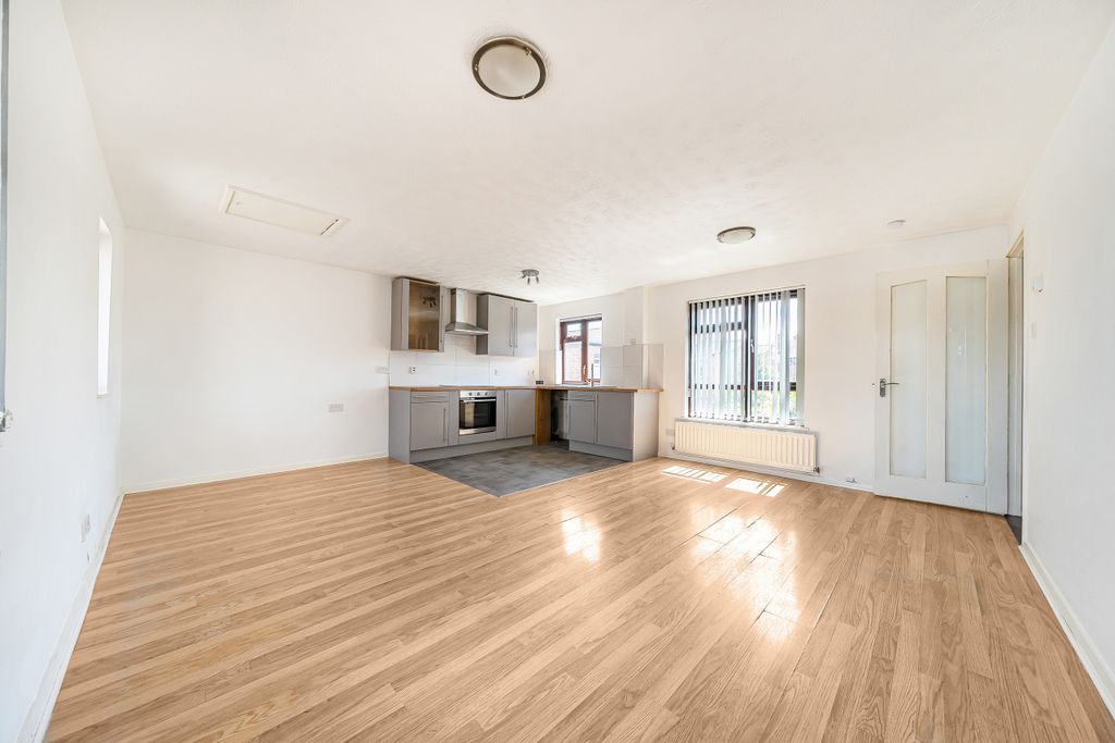Property photo 2 of 12 1316631-16-685ee75B05ce4