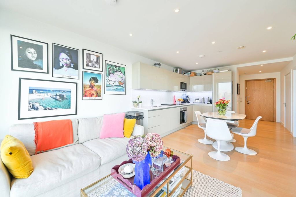 Property photo 3 of 11