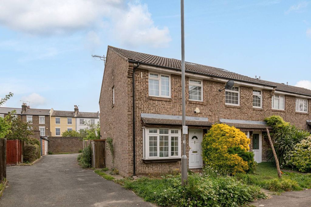 Property photo 1 of 11