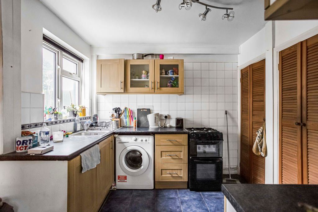 Property photo 3 of 12 Kitchen