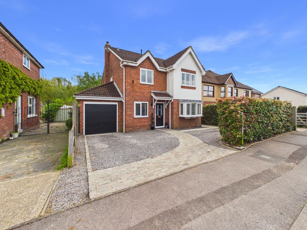 Property photo 1 of 17 A Beautifully Presented Detached Family Home