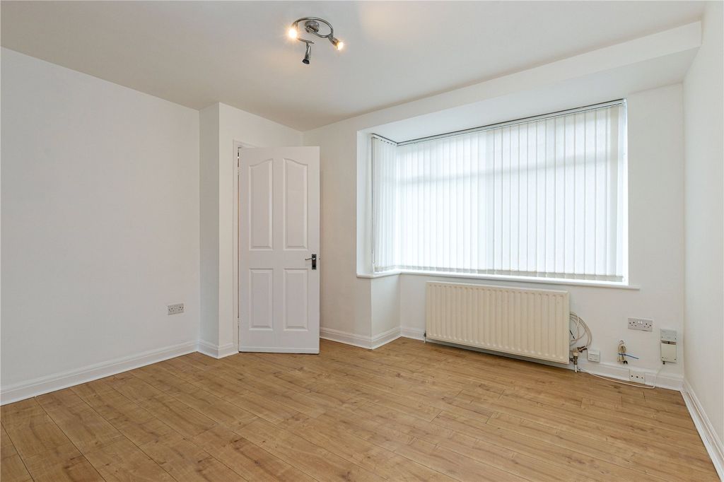 Property photo 3 of 11 Lounge/Diner