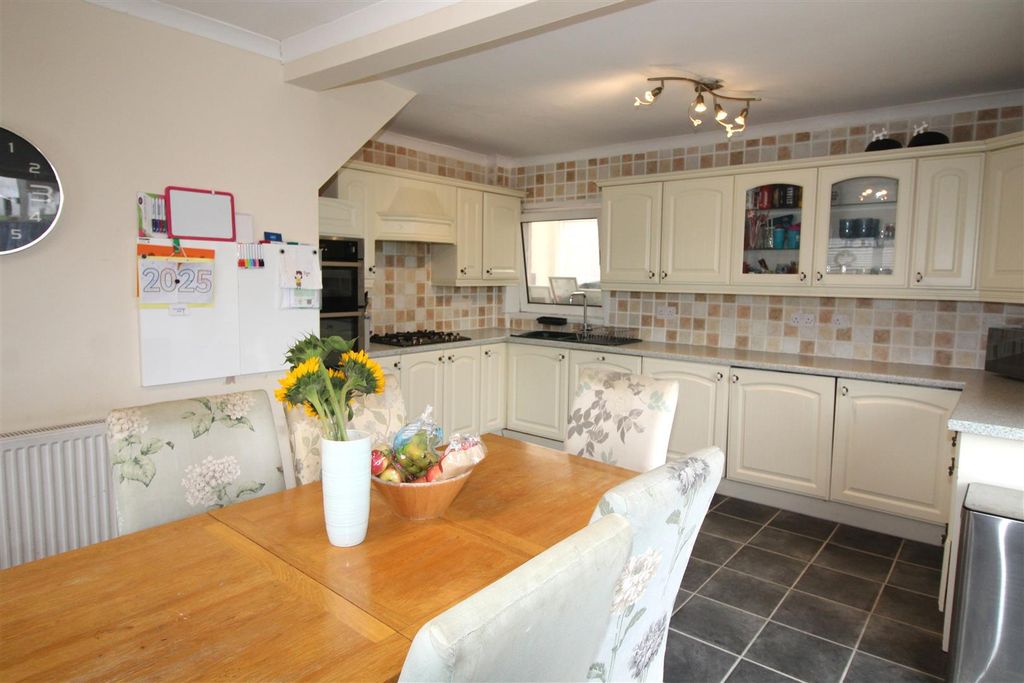 Property photo 3 of 27 Kitchen/Dining Room