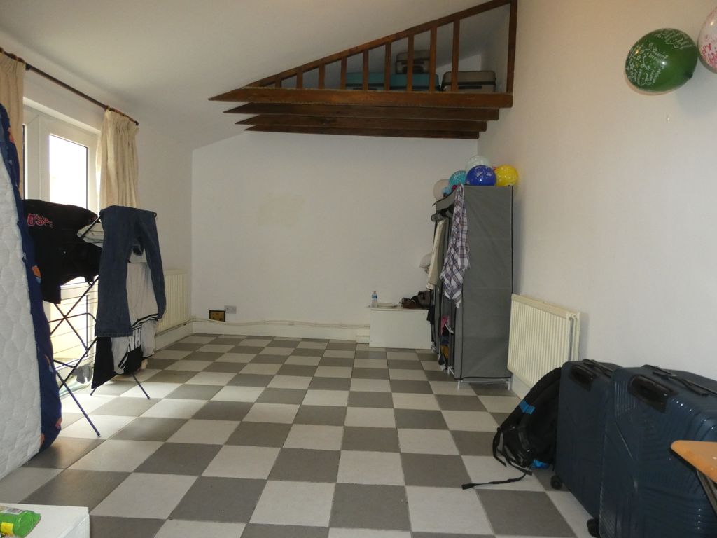 Property photo 3 of 6 Living Room