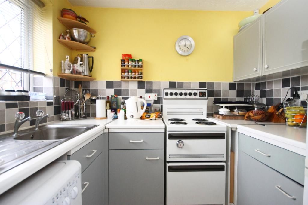 Property photo 3 of 9 Kitchen