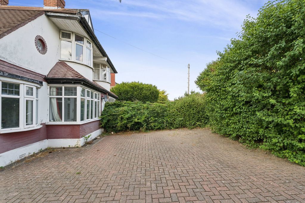 Property photo 3 of 21