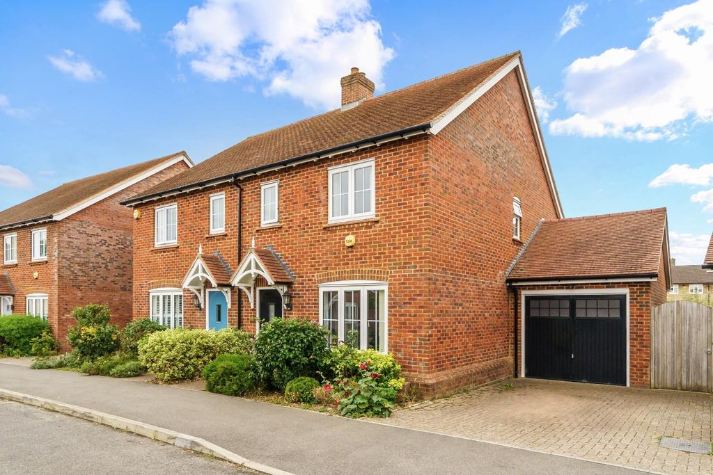 Property photo 1 of 19 Preston Manor