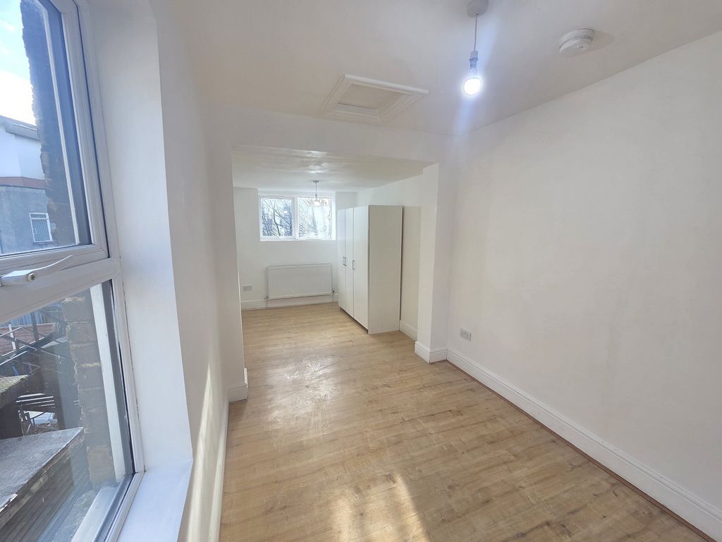 Property photo 3 of 6 Bedroom 1