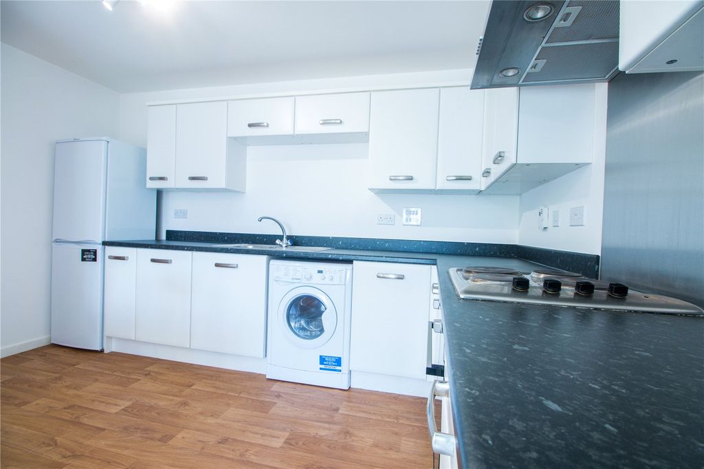 Property photo 3 of 10 Kitchen 1