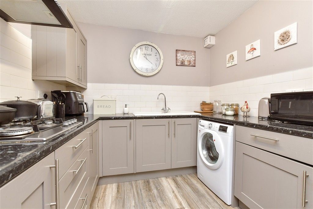 Property photo 3 of 11 Kitchen