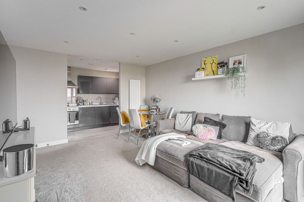 Property photo 3 of 12