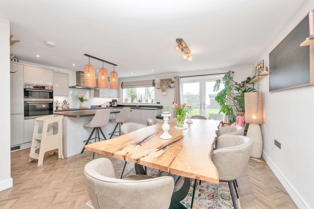 Property photo 3 of 25