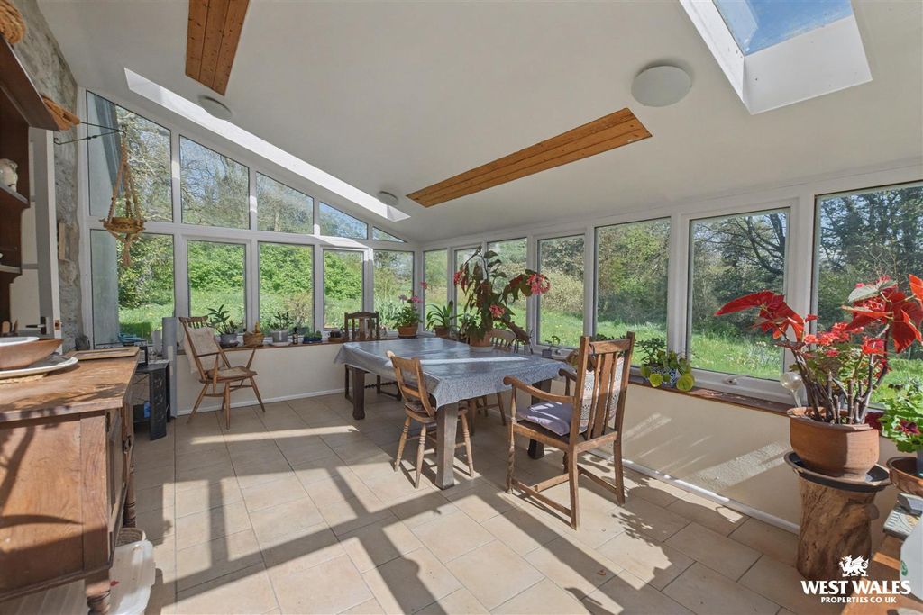 Property photo 2 of 75 Conservatory