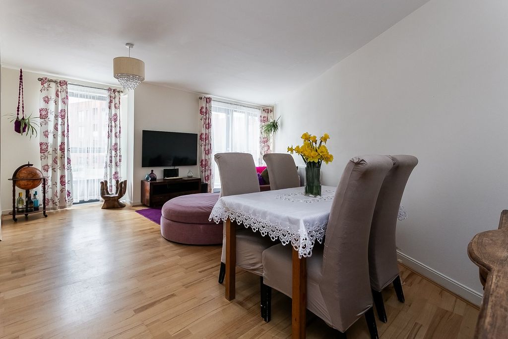 Property photo 2 of 23