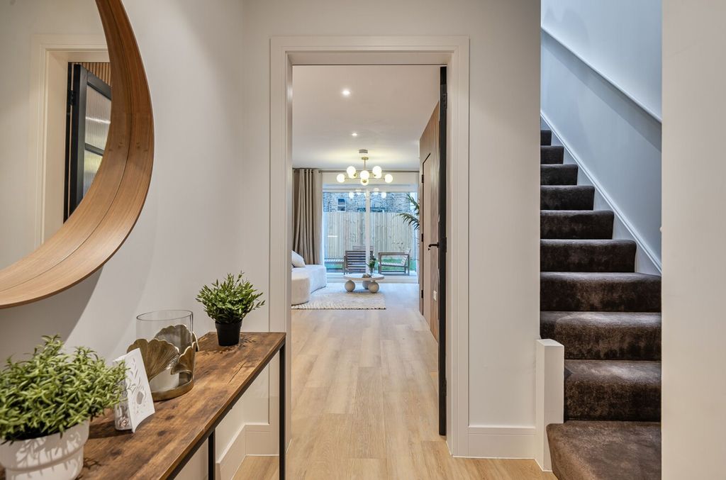 Property photo 3 of 28