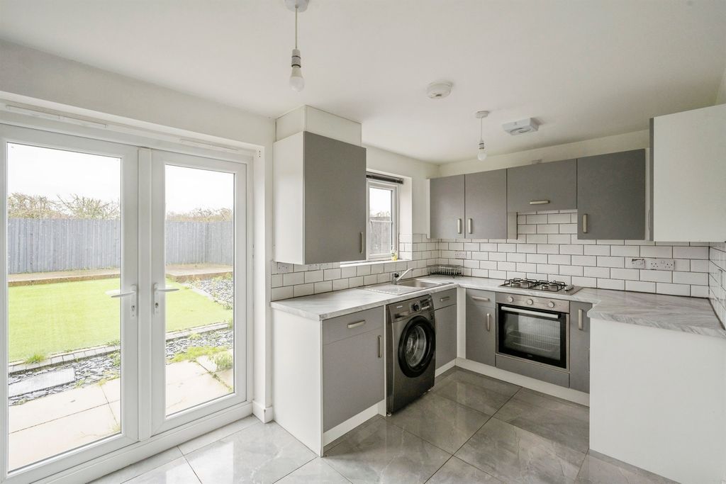 Property photo 2 of 20