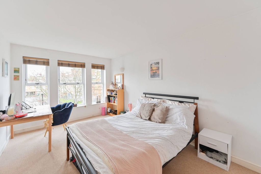 Property photo 3 of 11