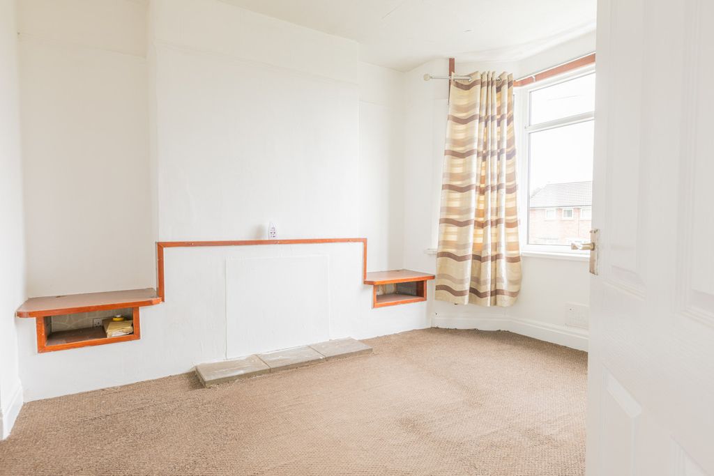Property photo 3 of 32